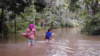 Jalan Tergenang, Murid Libur