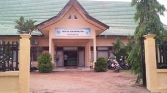 Rehab Puskesmas Mangkrak, Dokter dan Perawat Perbaiki Sendiri