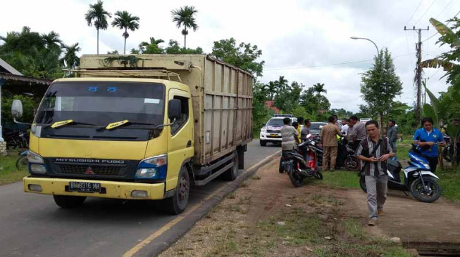 Warga Talanginuman Ancam Bakar Truk Batubara