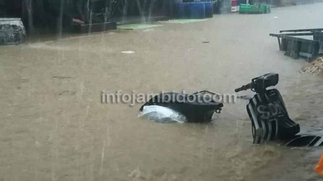 Diguyur Hujan, Pasarbawah Terendam