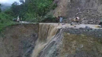 Jalan Tabirbarat Putus, Lima Desa Terancam Terisolir