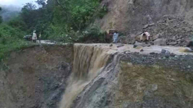 Jalan Tabirbarat Putus, Lima Desa Terancam Terisolir