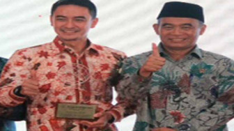 Zumi Zola Satu-Satunya Gubernur Penerima Anugerah Kihajar 2016