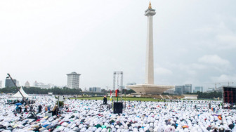 Foto-foto Aksi Damai 212 di Monas