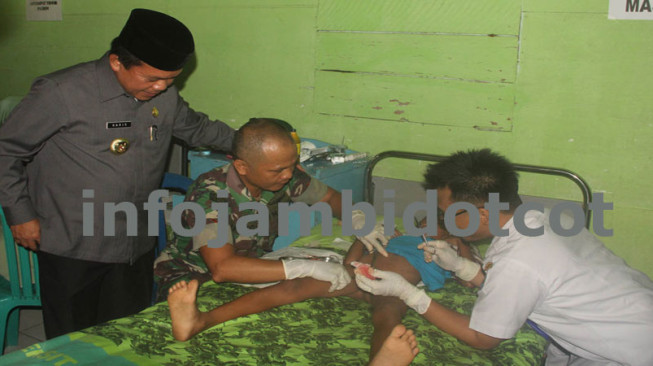 Puluhan Anak SD Selesai Ujian 'Burungnya' Disunat