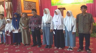 Baznas Salurkan Beasiswa, Diantara Penerima Ada Anak SAD