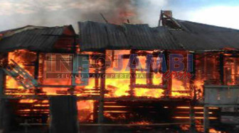 Kebakaran Dusun Buat, Dua Rumah Ludes
