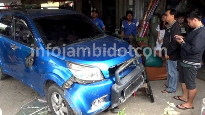 Takdir Nyaris Tabrak Dua Balita
