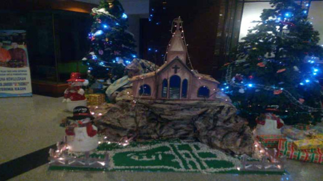 Miniatur Pohon Natal Bertuliskan Allah Hebohkan Novita