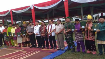 Menteri Agraria Serahkan 29.653 Sertifikat Prona