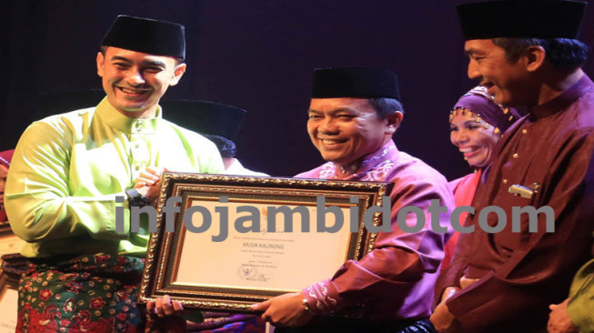 H Al Haris Terima Penghargaan Warisan Budaya