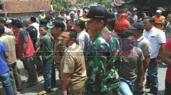 Jalan Ladangpanjang Diblokade, Lalulintas Jambi – Sarolangun Lumpuh