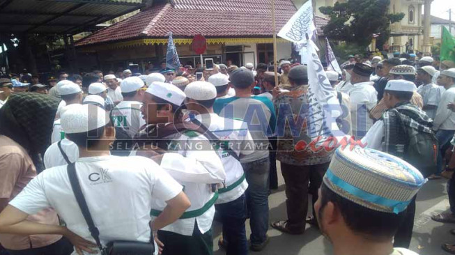 Massa Desak Rekonstruksi Ulang “Kasus Novita”