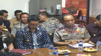 Ini Dia Si Pembuat Lafadz Allah di Miniatur Pohon Natal