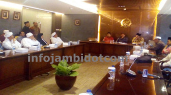 Ketua FPI Mengadu ke DPR RI