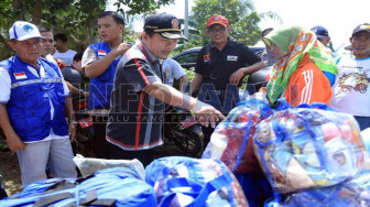 Jenguk Korban Puting Beliung, Haris Temukan Rumah Lantai Tanah