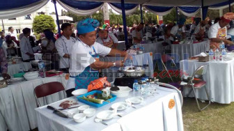 Meriahkan HUT Jambi, Bapak-Bapak Lomba Masak