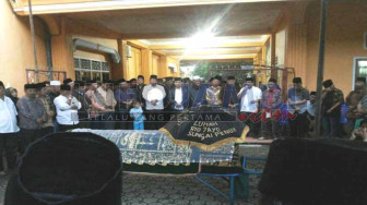 Puti Fauzi Si'in Dimakamkan di Belakang Rumah