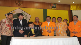 Agung Laksono: Saya Legowo, Azis Jadi Ketum Kosgoro