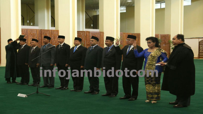 Zulkifli Hasan Lantik Sembilan Anggota PAW