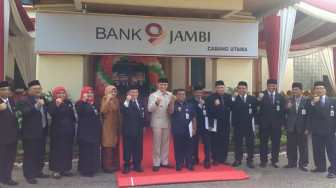 Zola Ingatkan Pengelola Bank Jambi Tidak Cepat Puas