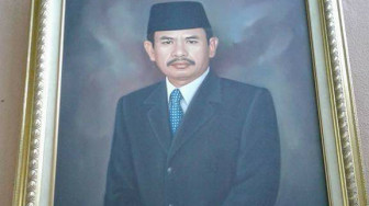 Fauzi Si'in Dimakamkan Secara Militer