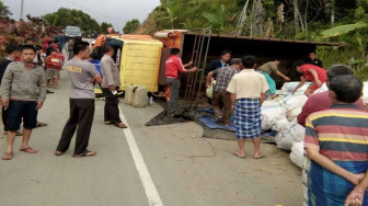 Tak Kuat Menanjak, Dumptruck Terbalik