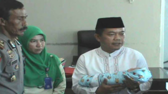 Bayi Malang Itu Resmi Jadi Anak Angkat Yusuf Basri