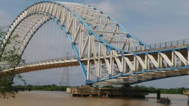 Romi Terus Buru Ganti Rugi Kerusakan Jembatan Muarasabak