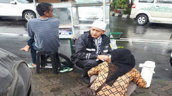 Ikut Serta Aksi 112, Ustadz Ini Bagikan Kopi dan Mie Gratis