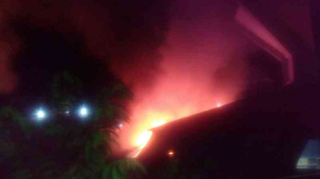 Breaking News : Blok Wanita Dibakar, Tentara dan Pemadam Kebakaran Juga Dikerahkan