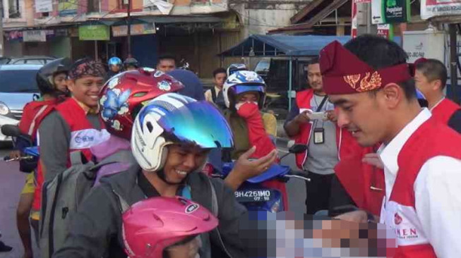 Zumi Zola Jadi Loper Koran