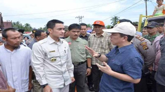 Gubernur Minta Perusahaan Bantu Korban Banjir