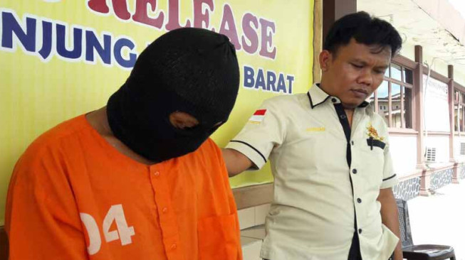 Biadab !!! Anak Tiri Abnormal Ditiduri, Kakinya Diikat