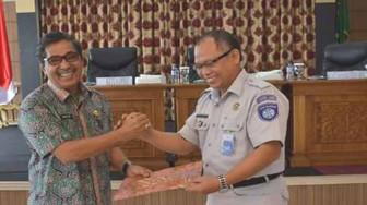 Plt Sekda Tandatangani Serah Terima Gedung TPA dengan Jasa Raharja