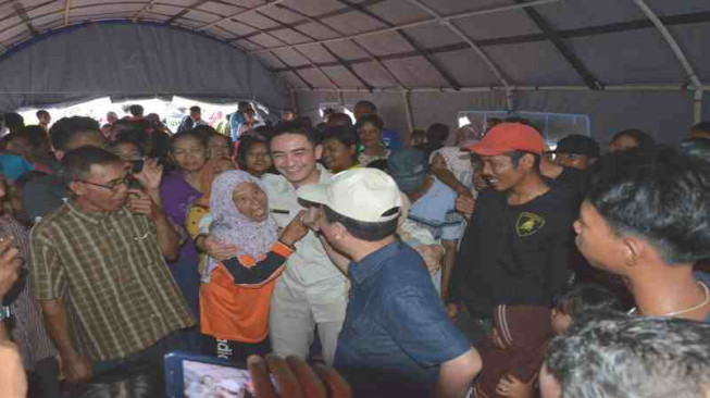 Zola Serahkan Bantuan Untuk Korban Banjir Batanghari