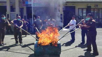 Kejari Sungaipenuh Bakar Ganja dan Shabu