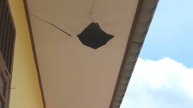Baru Dibangun, Plafon SMK Tapahsari Jebol