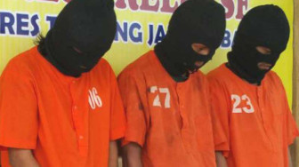 Mabuk Lem, Tiga Preman Kampung Keroyok Teman Sendiri