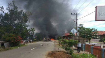 Breaking News... Tamiai Rusuh, Warga Blokade Jalan