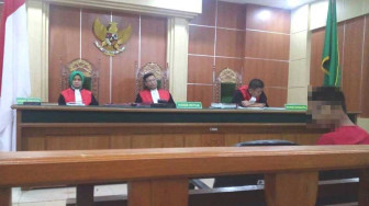 Dituntut Dua Tahun, RH Menangis