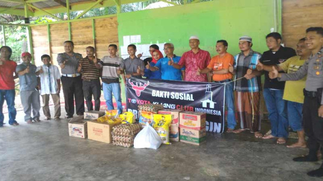 Komunitas Toyota Bantu Dhuafa Talangkawo