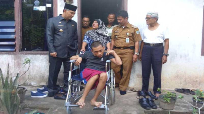 Tiga Warga Lagi Dapat Bantuan Kursi Roda Dari Fasha