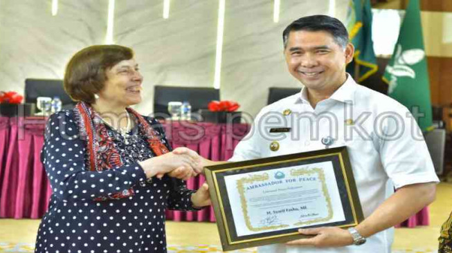 Wali Kota Jambi Dianugerahi Duta Perdamaian oleh Universal Peace Federation