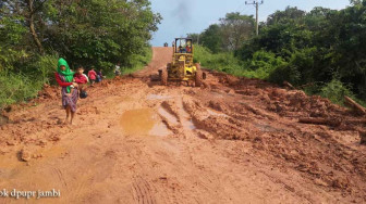 Dinas PUPR Perbaiki Ruas Jalan Simpang Talangduku - Suak Kandis