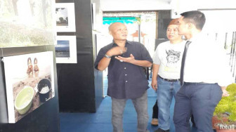 Zola Kunjungi Pameran "Jejak Visual"