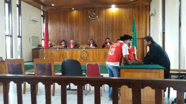 Empat Terdakwa Pembakar Polsek Tabir Divonis Dua Tahun