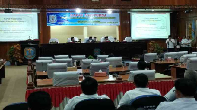 Paripurna LKPJ 2016 Bupati Kerinci Cuma Dihadiri 10 Anggota Dewan