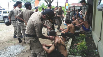 Anak Punk Ditangkap Saat Asik Mabuk Lem dan Berzinah