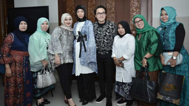Batik Jambi Jadi Jadi Ikon Indonesia Muslim Fashion Show